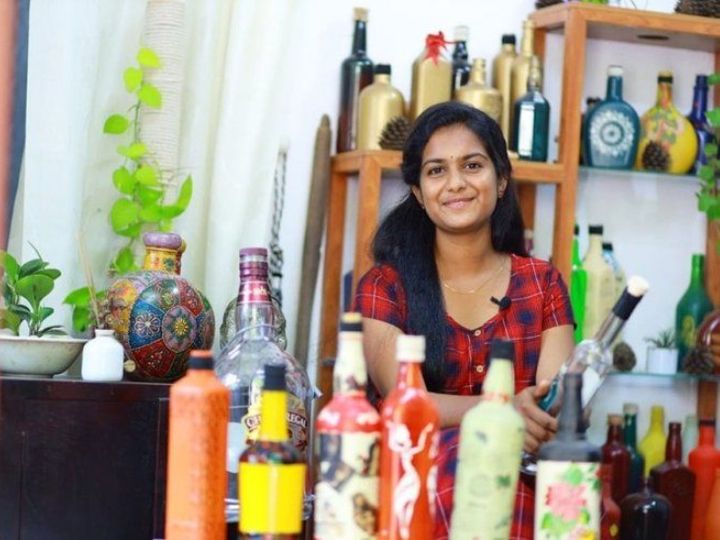केरल की अपर्णा बेकार कांच की बोतलों से घर की सजावट करती है, यहाँ आने वाले पर्यटकों को पर्यावरण को बचाने का संदेश देती है केरल की अपर्णा कांच की बेकार अवस्थाओं से बना हैं होम डेकोरेशन का सामान, यहां आने वाले तुरिस्टों को खाती हैं पर्यावरण बचाने का संदेश। 2 09 1601528639 केरल की अपर्णा बेकार कांच की बोतलों से घर की सजावट करती है, यहाँ आने वाले पर्यटकों को पर्यावरण को बचाने का संदेश देती है केरल की अपर्णा कांच की बेकार अवस्थाओं से बना हैं होम डेकोरेशन का सामान, यहां आने वाले तुरिस्टों को खाती हैं पर्यावरण बचाने का संदेश।