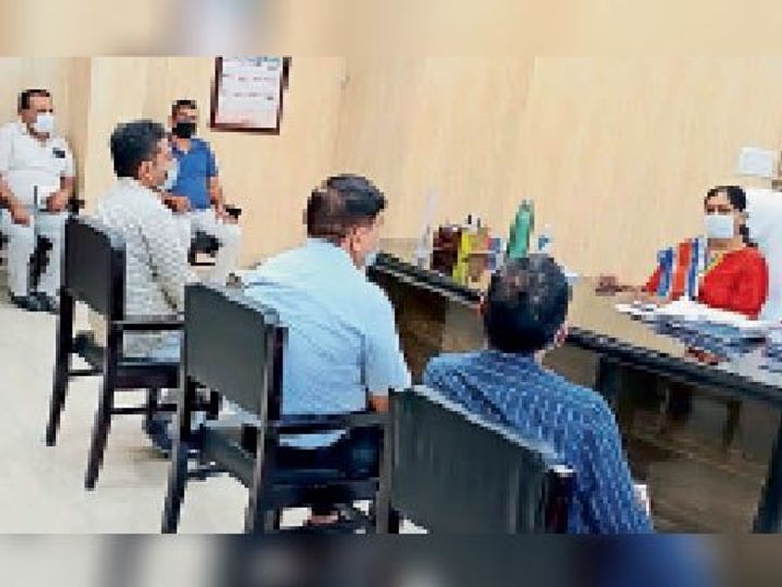 किसान फसल अवशेष न जलाएं, बल्कि उसका प्रबंधन करें : एसडीएम भारती किसान फसल अवशेष न जलाएं, बल्कि उसका प्रबंधन करें : एसडीएम भारती