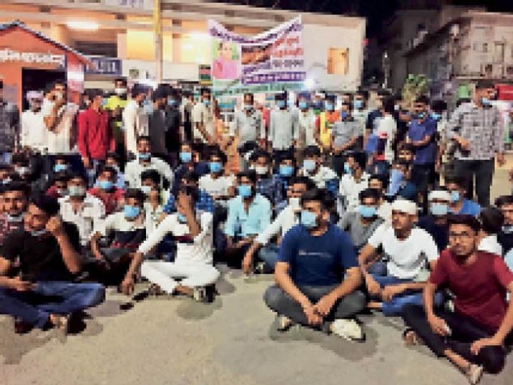 हाथरस की ज्यादती पीड़िता के परिवार काे न्याय व आराेपियाें काे सजा दिलाने सड़काें पर उतरे युवा