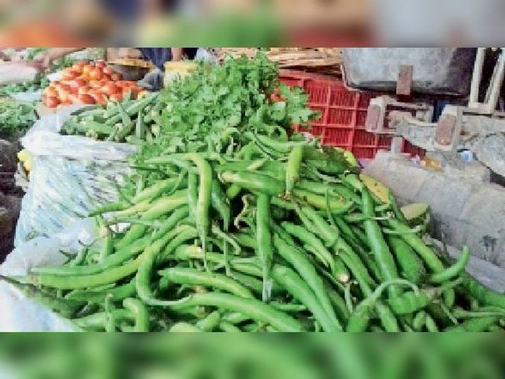 सब्जियां फलों से भी महंगी, हरी मिर्च के भाव सेब से 25 प्रतिशत ज्यादा