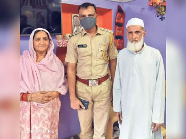 बूढ़ी मां ने थानाप्रभारी का हाथ चूमा और कहा-बेटा तुमने मेरा जिंदगीभर का कलंक धाे दिया