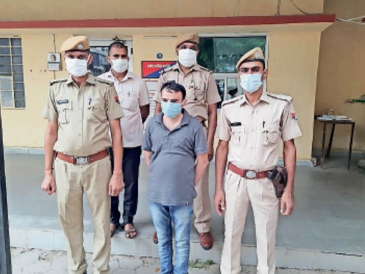 फर्जी स्वास्थ्य अधिकारी बन बेरोजगार युवाओं काे नाैकरी का झांसा देकर लाखों ठगे