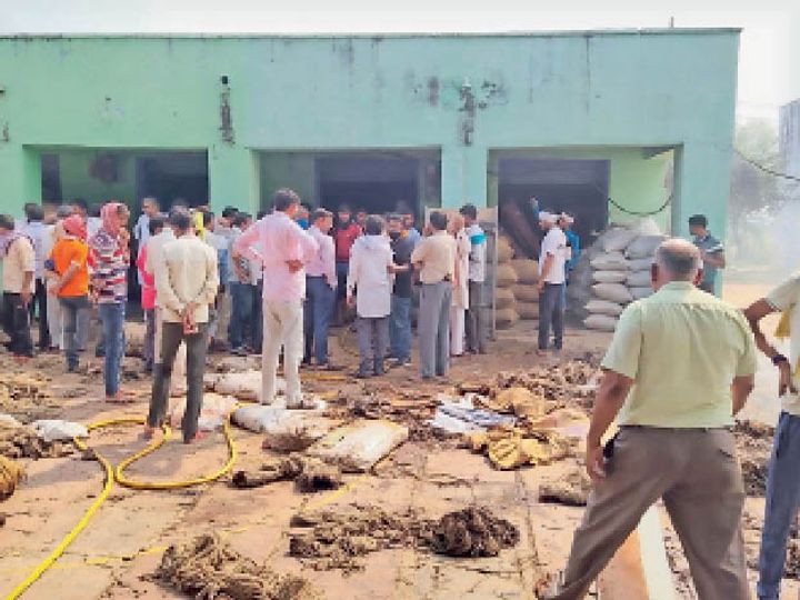 डीग कृषि उपज मंडी स्थित गोदाम में लगी आग, 20 हजार रूपए वारदाना जला