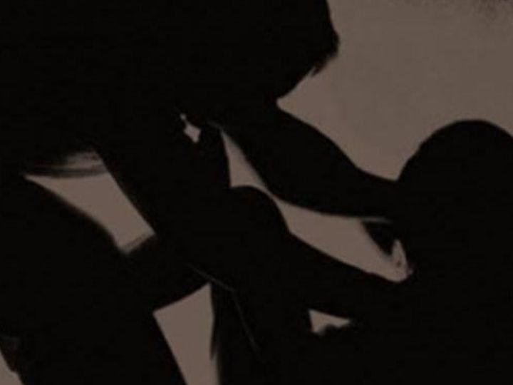 छात्रा का अपहरण कर किया दुष्कर्म, गांव के पास छोड़कर भाग गए