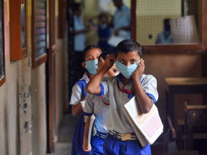 9वीं से 12वीं तक के विद्यार्थियों के लिए नवंबर में खुल सकते हैं स्कूल