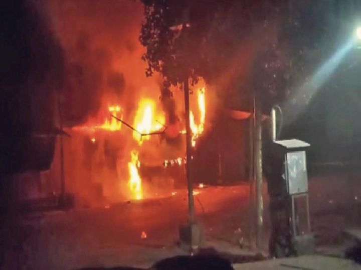 2 घंटे तक पटाखों के धमाके से सहमे रहे लोग