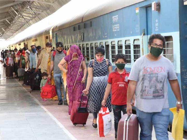 रेल यात्रा में कोरोना संक्रमण फैलाने पर हो सकती है 5 साल की कैद