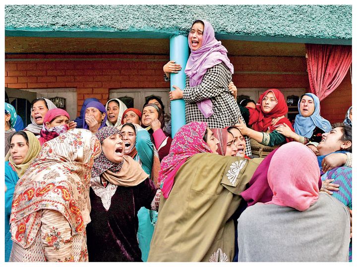 कश्मीर से ग्राउंड रिपोर्ट:आतंकियों ने दो परिवारों के इकलौते बेटे छीने; लोग गुस्से में हैं और नेता खौफजदा