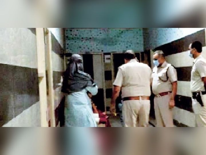 दोस्त दगाबाज निकला: फेसबुक फ्रेंड से मिलने रोहतक आई दिल्ली की लड़की को 4 दिन होटल में बंधक बनाकर गैंगरेप 3 दोस्त दगाबाज निकला: फेसबुक फ्रेंड से मिलने रोहतक आई दिल्ली की लड़की को 4 दिन होटल में बंधक बनाकर गैंगरेप 3