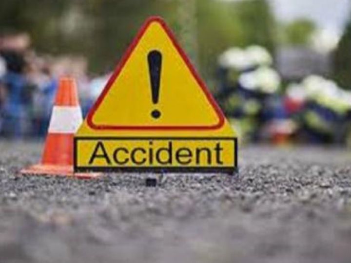 हादसा: ट्रैक्टर चालक ने बच्चे को कुचला, मौत, गुस्साए लोगों ने लगाया जाम 3 हादसा: ट्रैक्टर चालक ने बच्चे को कुचला, मौत, गुस्साए लोगों ने लगाया जाम 3
