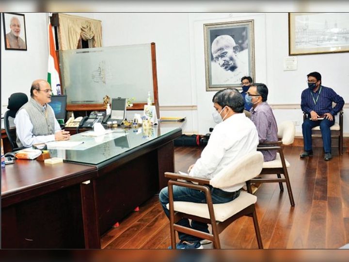 किसान आंदोलन का असर: उत्तर रेलवे को 1200 करोड़ का नुकसान, 1373 ट्रेनें रद्द करनी पड़ी; रोजाना 70 ट्रैक प्रभावित 3 किसान आंदोलन का असर: उत्तर रेलवे को 1200 करोड़ का नुकसान, 1373 ट्रेनें रद्द करनी पड़ी; रोजाना 70 ट्रैक प्रभावित 3