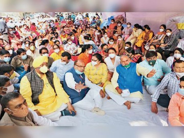 अच्छी खबर: पांच अस्पतालों, 17 पोलिक्लिनिक के हड़ताली नर्स व पैरामेडिकल कर्मचारियों का वेतन किया जारी 3 अच्छी खबर: पांच अस्पतालों, 17 पोलिक्लिनिक के हड़ताली नर्स व पैरामेडिकल कर्मचारियों का वेतन किया जारी 3