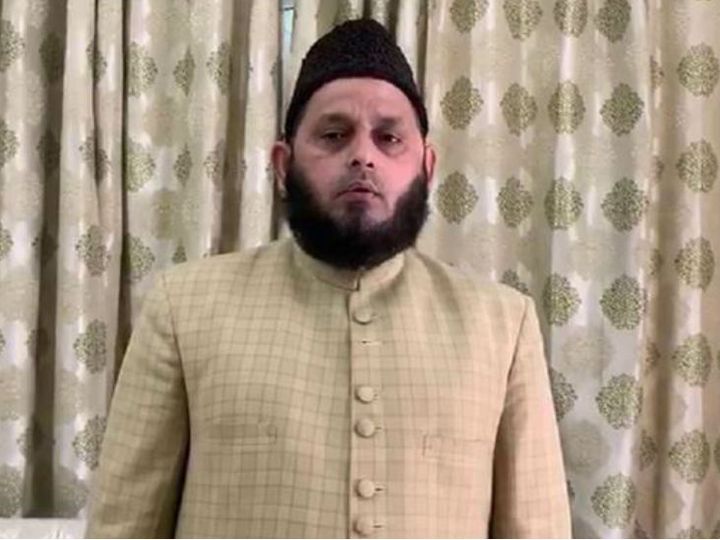 इस्लामिक सेंटर ऑफ इंडिया (ICI) के अध्यक्ष मौलाना खालिद रशीद फिरंगी महली एक सवाल के जवाब में फतवा जारी करते हुए वैक्सीन के इस्तेमाल को मंजूरी दी है। - Dainik Bhaskar