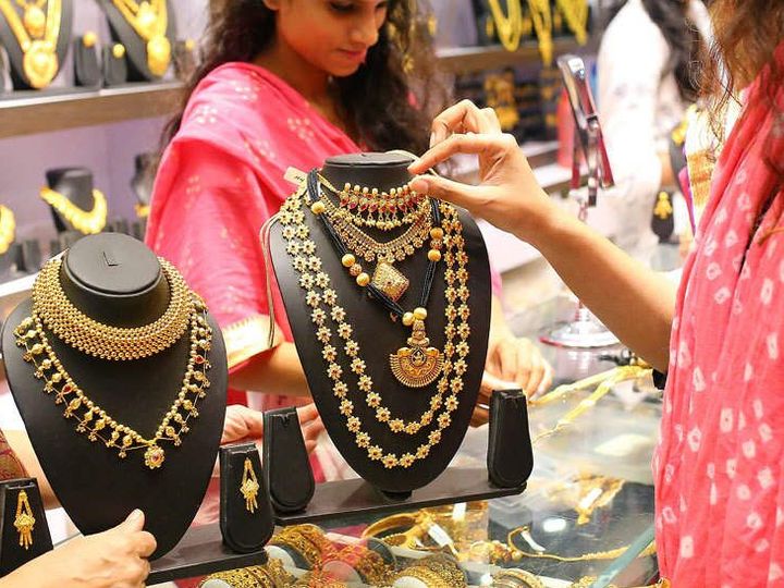 फरवरी में डिलीवर होने वाले सोने की कीमत 0.01 प्रतिशत की गिरावट के साथ 50,010 रुपए प्रति 10 ग्राम हो गई - Dainik Bhaskar