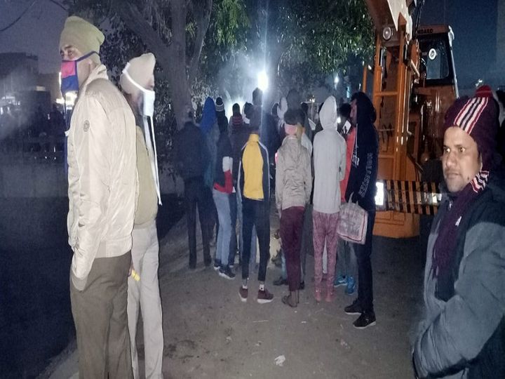 Car collided with laborer near Jatal bridge in Panipat, car falls in laborer canal Funny Jokes Car collided with laborer near Jatal bridge in Panipat, car falls in laborer canal Funny Jokes
