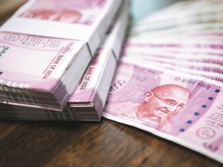 2020 में सरकार ने सेंट्रल पब्लिक सेक्टर एंटरप्राइजेज की बिक्री के जरिए 13,883 करोड़ रुपए जुटाए हैं। - Dainik Bhaskar