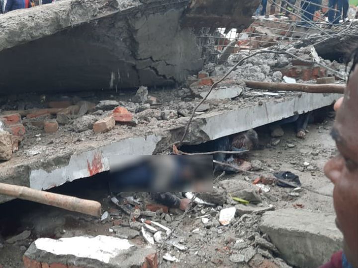 गाजियाबाद के मुरादनगर स्थित श्मशान घाट पर कस्बे के फल कारोबारी जयराम (65) का रविवार दोपहर में अंतिम संस्कार किया जा रहा था। अंतिम संस्कार के दौरान सभी लोग गेट से सटी गैलरी में खड़े थे। - Dainik Bhaskar