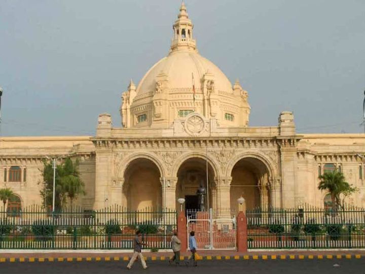 उत्तर प्रदेश में MLC चुनाव के लिए 11 जनवरी से नामांकन प्रक्रिया शुरू होगी। पर्चा दाखिल करने की आखिरी तारीख 18 जनवरी है। जबकि 28 जनवरी को मतदान होगा। - Dainik Bhaskar