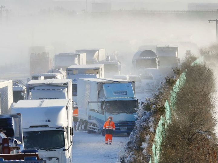 इस हादसे में एक शख्स की मौत हुई है और कई घायल हैं। डिजास्टर मैनेजमेंट एजेंसी ने लगभग 200 लोगों को रेस्क्यू किया है। - Dainik Bhaskar
