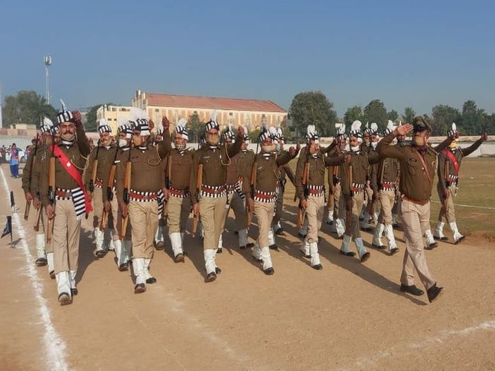 गणतंत्र दिवस की फाइनल रिहर्सल एडीएम ने किया परेड का निरीक्षण