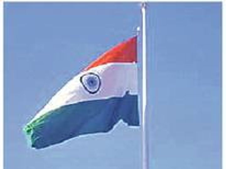 राष्ट्रीय ध्वज के अपमान का मामला तिरंगा फहराने के कुछ ही देर बाद उतारा; कमरे में बंद कर गया स्टाफ, तहसीलदार मौके पर पहुंचे तो हुई पुष्टि