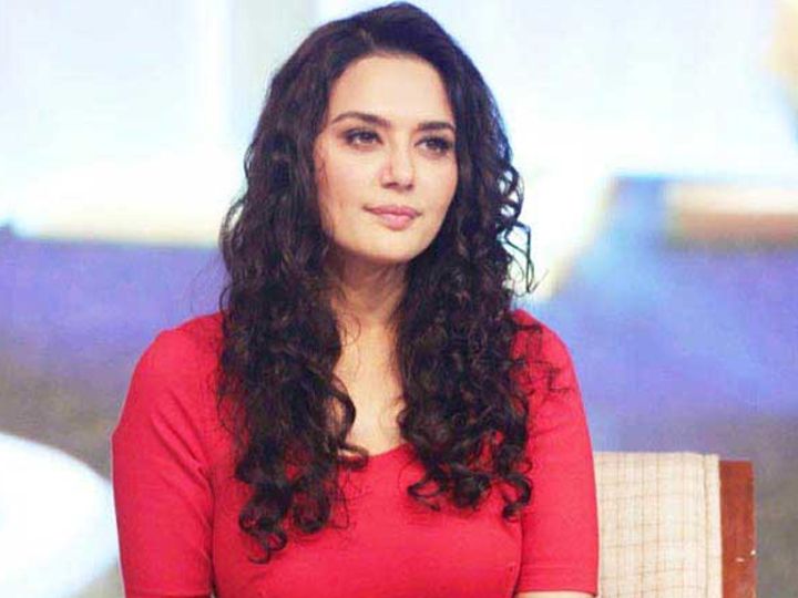 डिंपल गर्ल का 45 वां जन्मदिन:13 साल की उम्र में प्रीति जिंटा पर टूट पड़ा था दुखों का पहाड़, पिता की एक्सीडेंट में हो गई थी मौत, मां को भी ठीक होने में लग गए थे दो साल