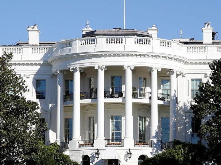 संक्रमण राेकने खास सावधानी बरती जा रही है। पूर्व राष्ट्रपति डोनाल्ड ट्रम्प प्रशासन में व्हाइट हाउस में तीन बार काेराेना का संक्रमण फैला। - Dainik Bhaskar