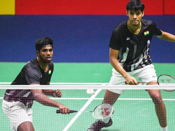 सात्विक (बाएं) और चिराग (दाएं) की जोड़ी ने 2019 में मेन्स डबल्स इवेंट में थाईलैंड ओपन सुपर 500 खिताब अपने नाम किया था। (फाइल फोटो) - Dainik Bhaskar