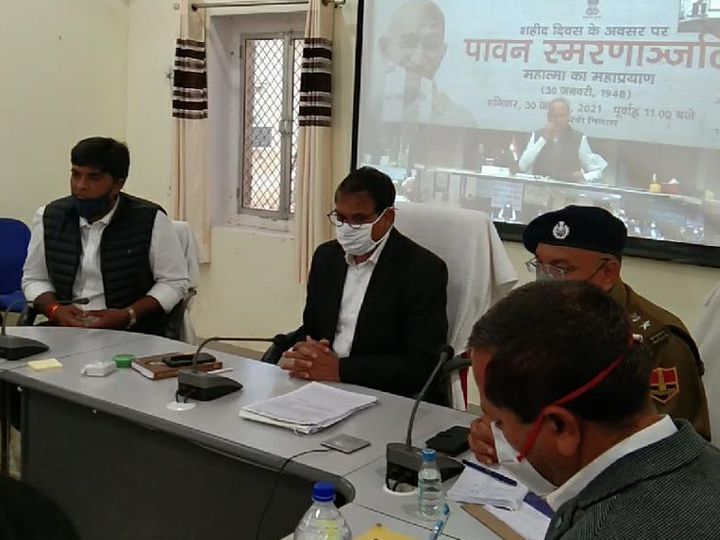 झुंझुनूं कलेक्ट्रेट के वीसी रूम से जुड़े समिति के सदस्य। - Dainik Bhaskar