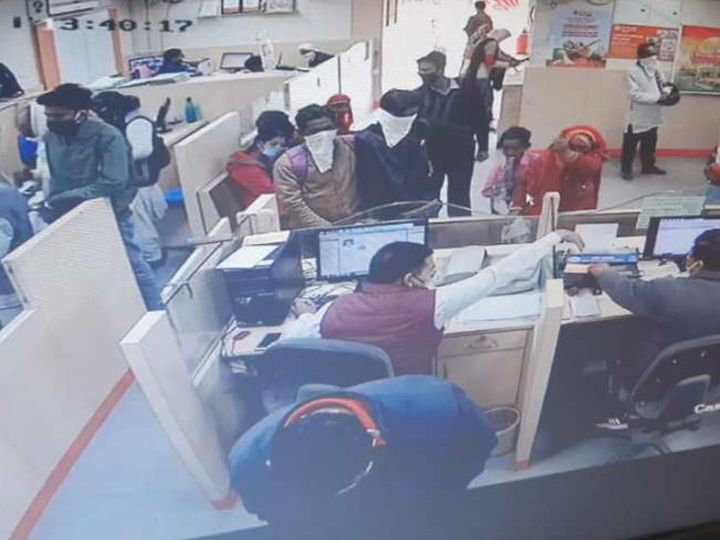 सीसीटीवी में दंपत्ति के आसपास घूमता दिख रहा 10 साल का बच्चा। - Dainik Bhaskar