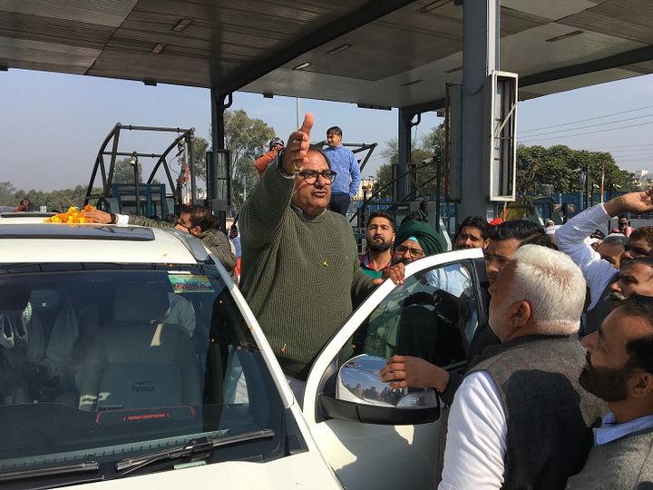 पानीपत के L&T टोल प्लाजा पहुंचे अभय सिंह चौटाला। - Dainik Bhaskar