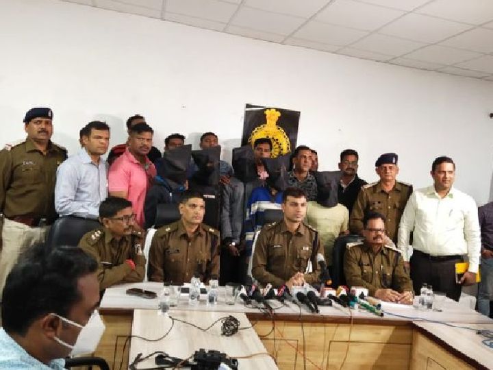 छत्तीसगढ़ के बिलासपुर स्थित सती श्री ज्वैलर्स में लूट का प्रयास और गोलीकांड के आरोपियों को पुलिस ने झारखंड और बिलासपुर से गिरफ्तार कर लिया है। - Dainik Bhaskar