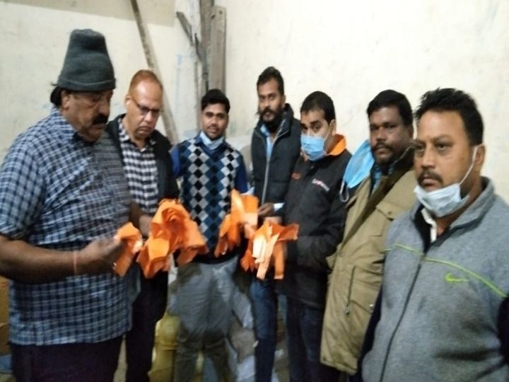 स्वास्थ्य विभाग और निगम अधिकारीयों ने जब्त की पॉलिथीन। - Dainik Bhaskar