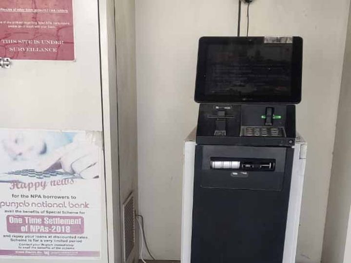 हेलमेट पहन पीएनबी के एटीएम में घुसे लुटेरे ने की तोड़फोड़, बच गए 16 लाख