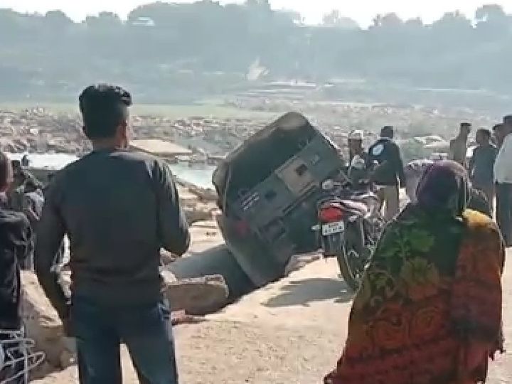 कोटा में हादसा चंबल नदी की छोटी पुलिया से गिरा सेना का ट्रक, नहीं हुई जनहानि