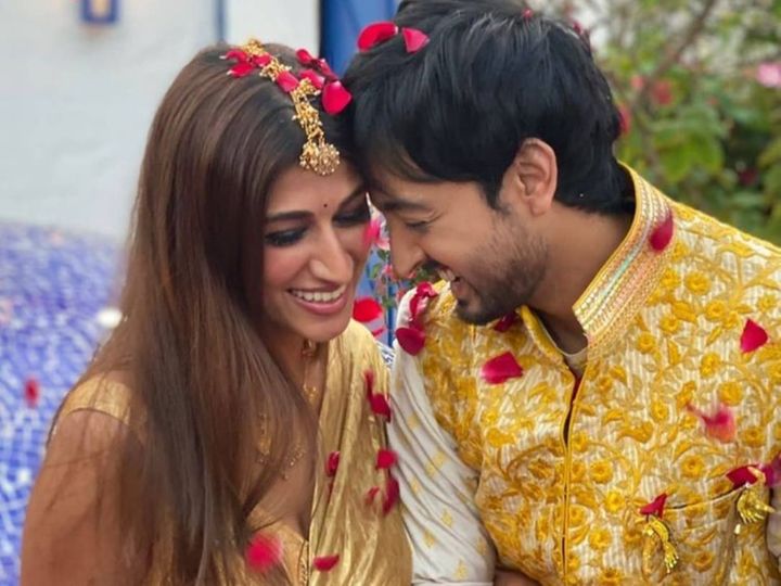 मां पद्मिनी के साथ ढोल की थाप पर थिरकते दिखे प्रियांक, कोर्ट मैरिज के बाद शुरू हुईं शादी की रस्में