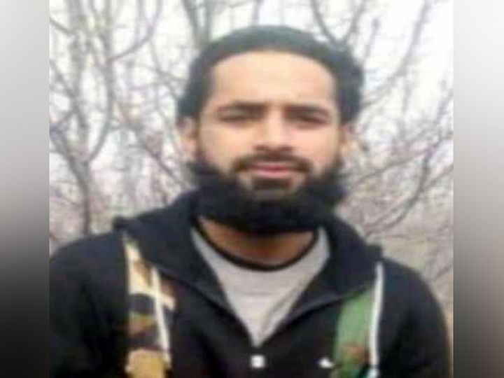 जम्मू के भीड़ वाले इलाके से गिरफ्तार बड़ी आतंकी घटना को अंजाम देने की तैयारी कर रहा लश्कर-ए-मुस्तफा का कमांडर हिदायतुल्ला मलिक। - Dainik Bhaskar