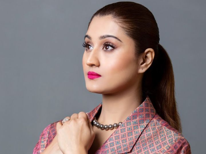 नेता की बेटी अब अभिनेत्री केंद्रीय शिक्षा मंत्री पोखरियाल की बेटी आरुषि कर रही वॉर फिल्म से डेब्यू, इससे पहले म्यूजिक वीडियो में दिखेंगी