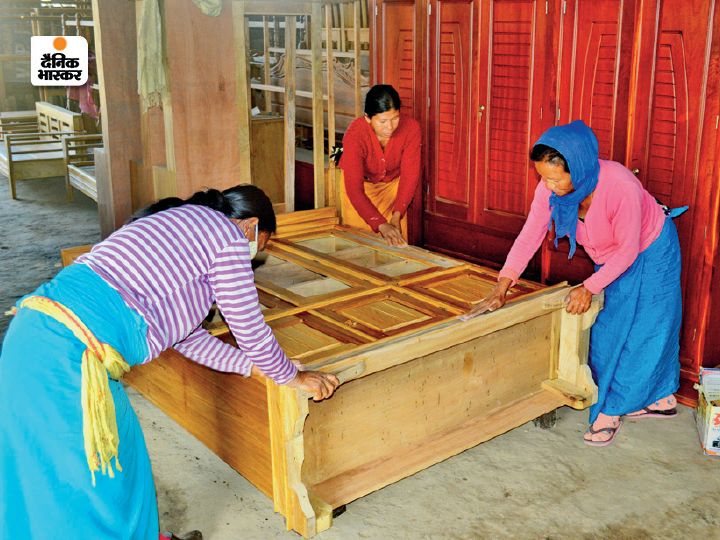 कीरेम्बिखोक गांव के सेलाइबाम जीबन बताते हैं कि गांव के एक व्यक्ति के हौसले ने पूरे गांव की तस्वीर बदल दी। - Dainik Bhaskar
