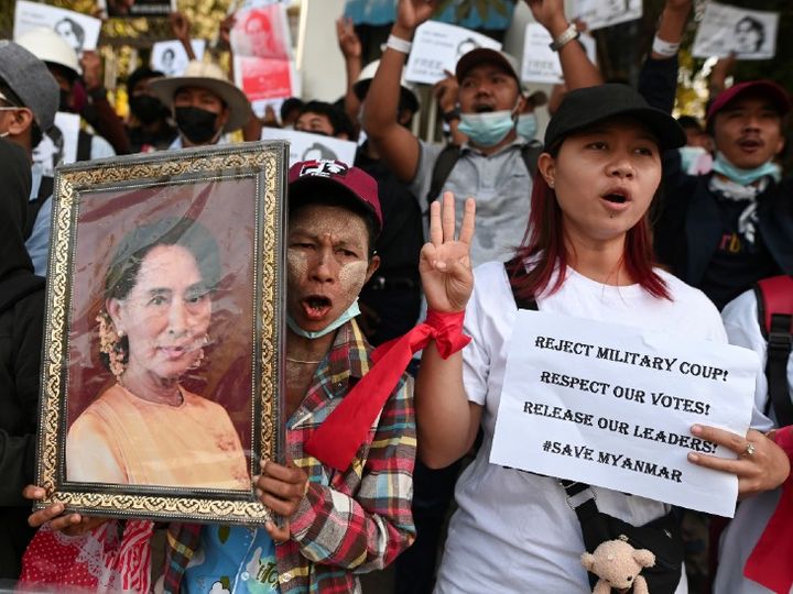 सेना की सरपरस्ती मंजूर नहीं म्यांमार के राजनीतिक दलों ने फौजी सरकार में शामिल होने का प्रस्ताव ठुकराया; पूरे देश में हो रहे प्रदर्शन