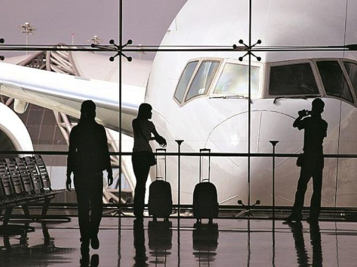 फ्लाइट सर्विस को 80% से ज्यादा कैपेसिटी को खोलना इस बात पर निर्भर करेगा कि वायरस किस तरह से व्यवहार कर रहा है और विमानन कंपनियों के तौर-तरीके को लेकर सरकार कितना सहज है - Dainik Bhaskar