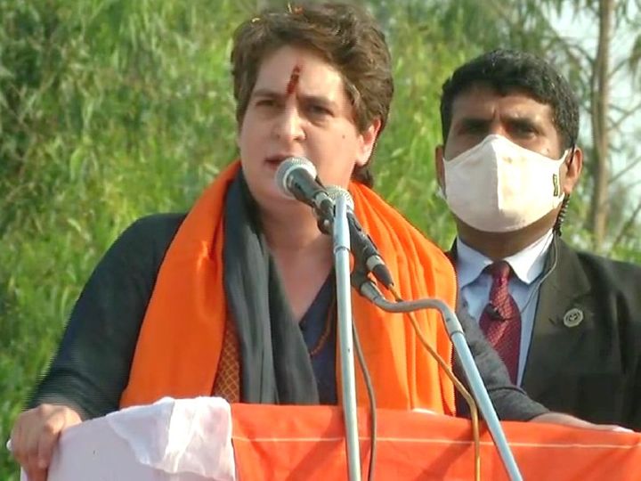 कांग्रेस महासचिव प्रियंका गांधी वाड्रा पार्टी के जय जवान-जय किसान कार्यक्रम के तहत बुधवार को सहारनपुर के चिलकाना में हुई किसान महापंचायत में शामिल हुईं। - Dainik Bhaskar