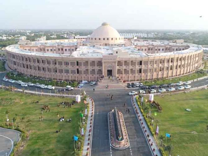 ब्यूटी पार्लर में प्यार, अब कोर्ट से गुहार शादी के 15 दिन बाद युवती मायके लौटी, पति पर किया दुष्कर्म का केस; हाईकोर्ट ने रोकी पति की गिरफ्तारी