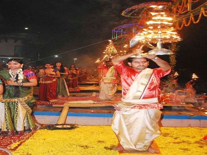 वर्तमान में जितनी आरतियाॅं गंगा नदी के घाटों पर 17 फरवरी की सायंकाल तक हुई थी, उनका रिकार्ड बनवा कर आगामी एक माह में उनका रजिस्ट्रेशन कराया जाएगा। - Dainik Bhaskar