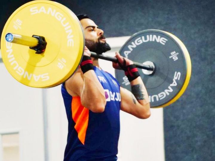 डे-नाइट टेस्ट को लेकर टीम इंडिया के कप्तान विराट कोहली ने ट्रेनिंग में जमकर पसीना बहाया। उन्होंने सोशल मीडिया पर फोटो भी शेयर किए। - Dainik Bhaskar