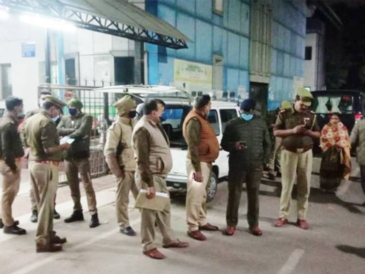 वारदात के बाद मौके पर जांच के लिए जुटी पुलिस। - Dainik Bhaskar