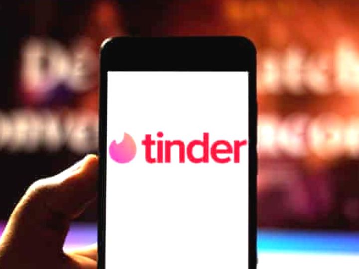 Looting 55 lakhs through dating app: Four women in Dubai called Indian fake massage center, transferring money with knife on neck Funny Jokes The arrested Nigerian woman has admitted to taking the young man hostage and transferring the money out of Dubai and withdrawing from the credit card. A woman is still absconding. - Dainik Bhaskar
