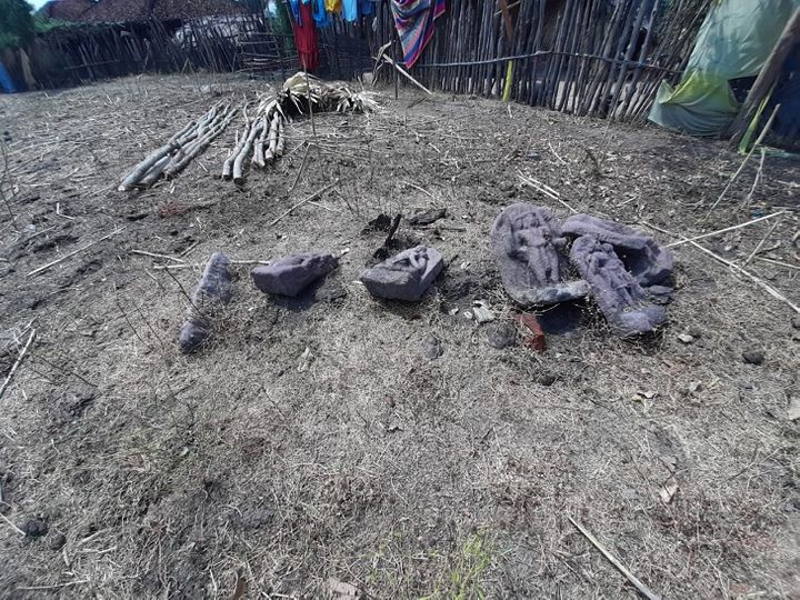 छत्तीसगढ़ के बीजापुर में पाषाण् कालीन मूर्तियां मिलने का दावा किया गया है। यह मूर्तियां महाराष्ट्र और अविभाजित मध्य प्रदेश के बार्डर पर मिली हैं। - Dainik Bhaskar