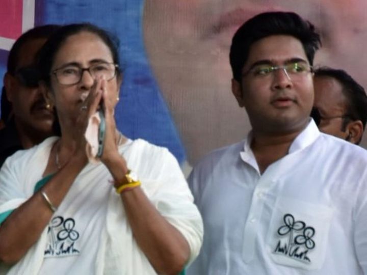सोमवार को CBI ने ममता बनर्जी के भतीजे अभिषेक की साली से भी पूछताछ की। (फाइल फोटो) - Dainik Bhaskar