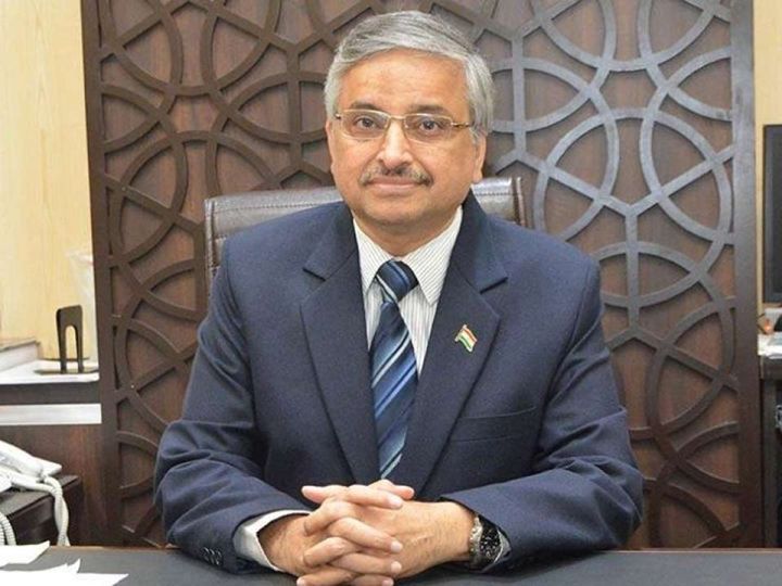 डॉक्टर गुलेरिया ने कहा कि वायरस अब कहीं नहीं जाने वाला है। - Dainik Bhaskar